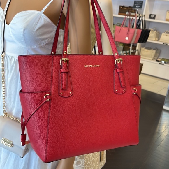 Michael Kors Voyager Small Saffiano Leather Tote Bag
Style# 30H1GV6T4T
NWT
Flame - Picture 10 of 16